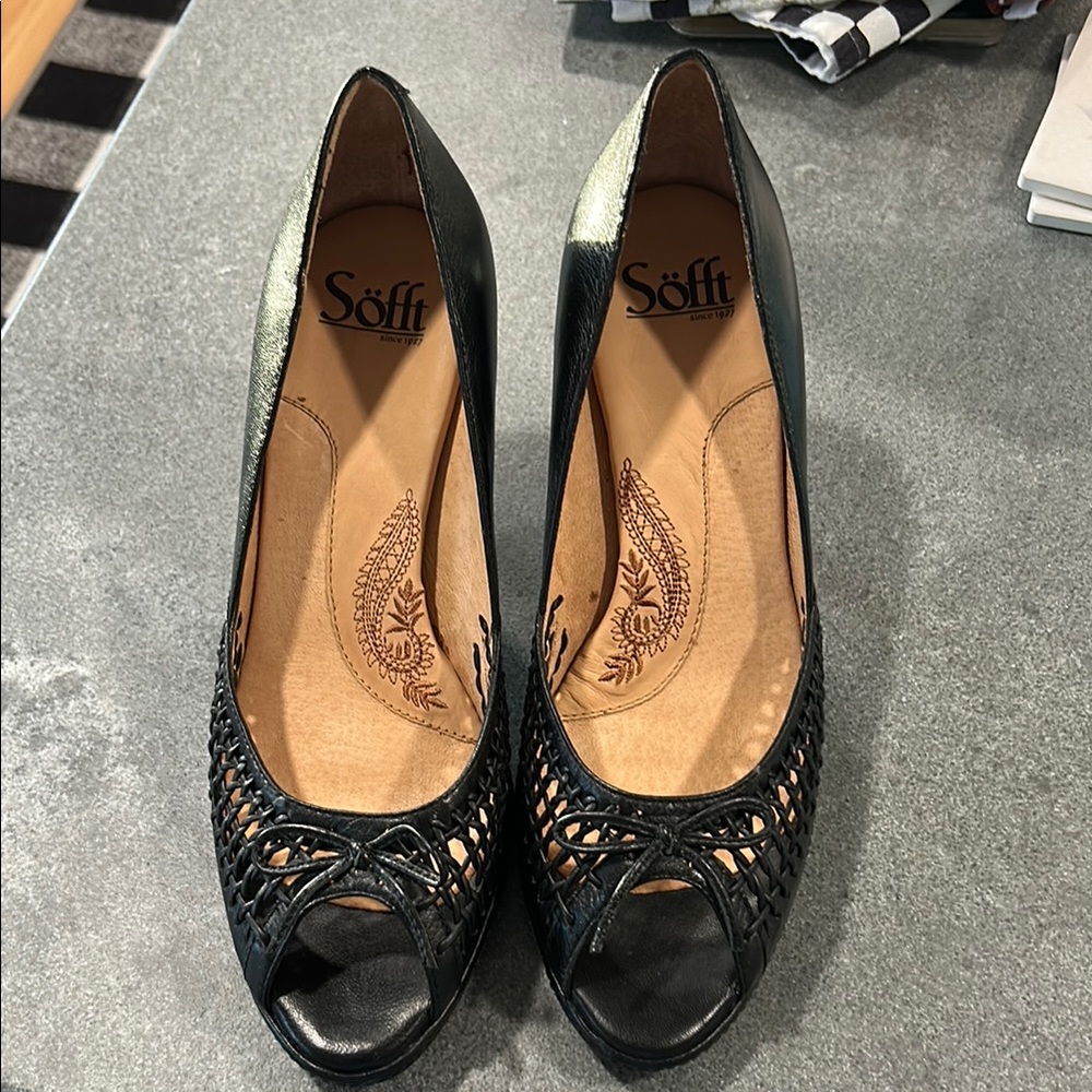 Söfft Black Peep-Toe Heels